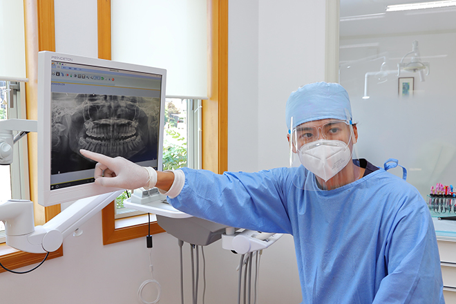 レントゲンや歯科用CT、模型を用いた検査で、一人ひとりの状態に応じた治療を行います