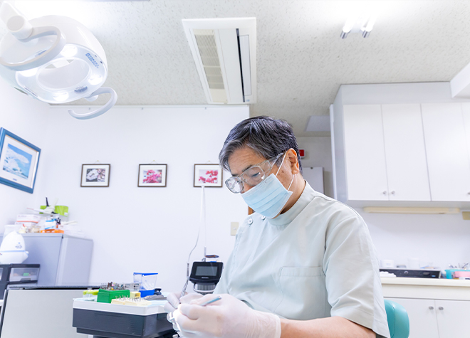 歯周病の検査をしっかりと行い、お口の中の状況を確認してから治療を進めます