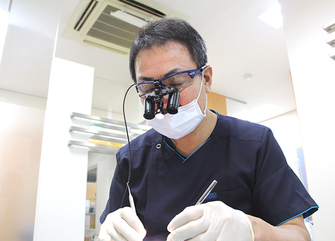 現状のお口の状態をしっかり確認。患者さまが治療への理解を深めることで、歯周病の治療につなげられます。