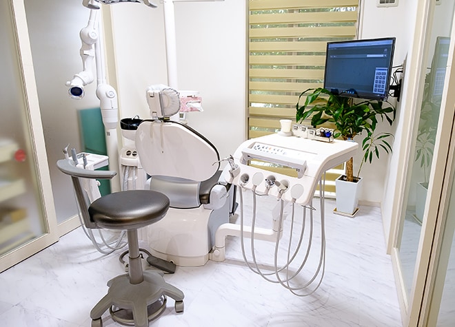 見た目・機能性を追求したい患者さまに、費用面の負担に配慮した自由診療をご用意しました