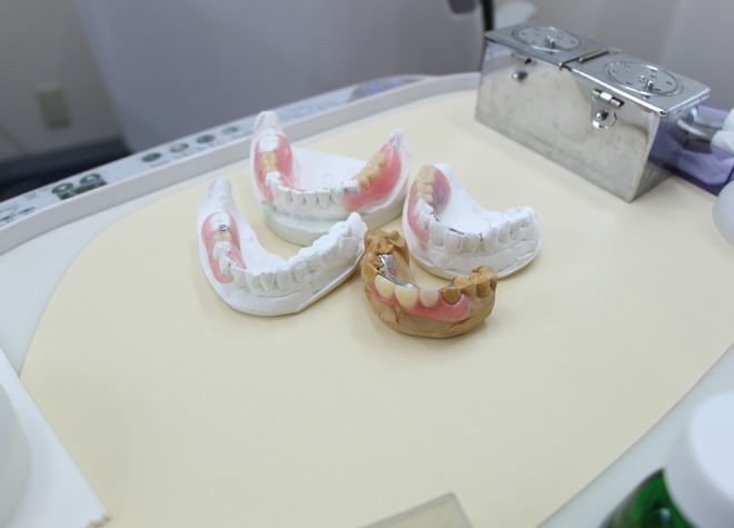 患者さまの要望をしっかりとお伺いしてから、お口になじむ入れ歯を製作します