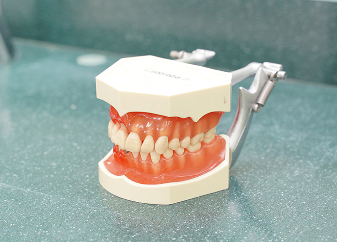 調整を繰り返し、患者さまのお口に合った入れ歯を提供します