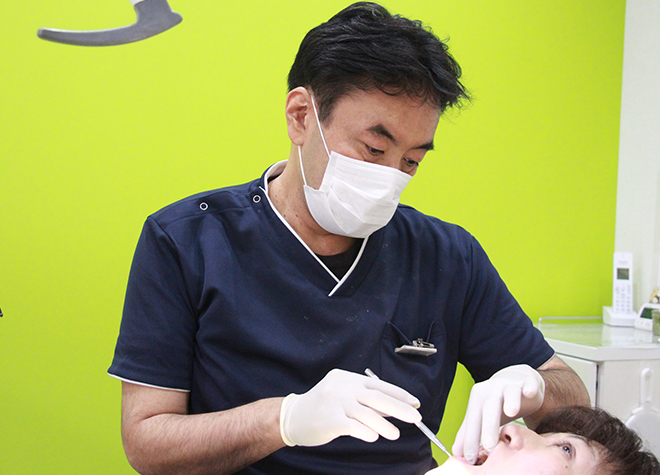 知識・技術の研鑽を怠らない歯科医師が、親知らずの抜歯から顎関節症まで幅広く対応します