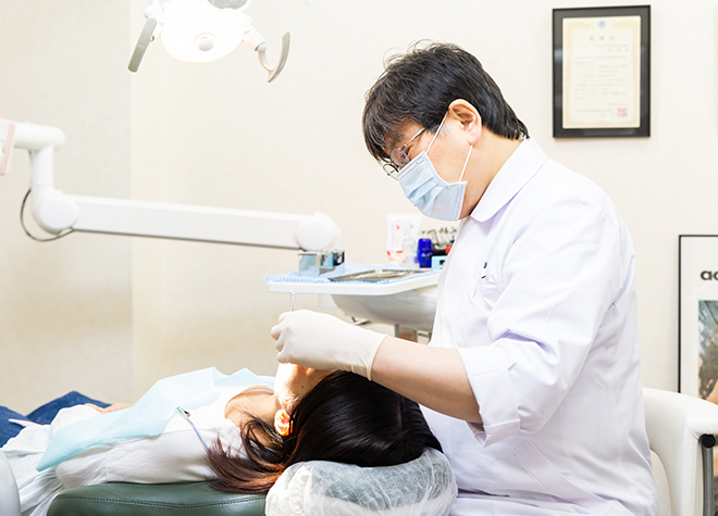 日本歯周病学会認定の歯周病専門医による、できる限り抜歯をしない歯周病治療を心がけています
