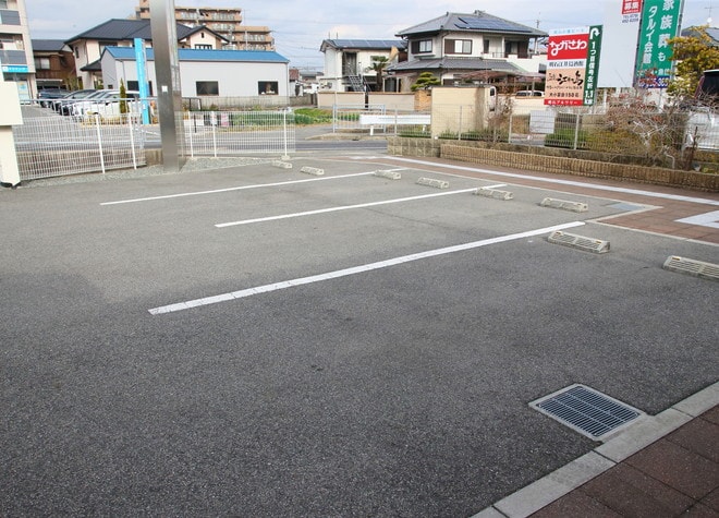 ひがしだ歯科クリニック_駐車場