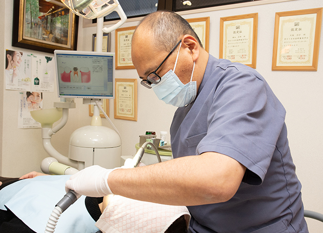 CR接着修復法による、歯をなるべく削らない、健康な歯を活かす治療を行っています