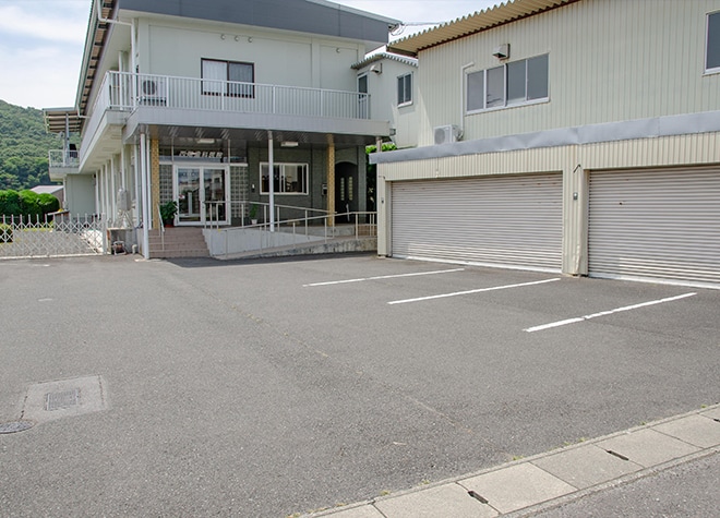 西尾歯科医院_駐車場