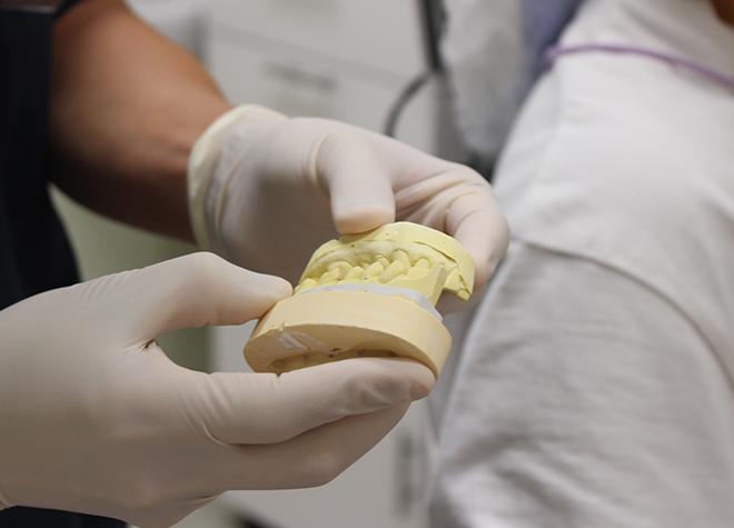 歯科用CTとガイドシステムを用いた、精密なインプラント治療を提供いたします。