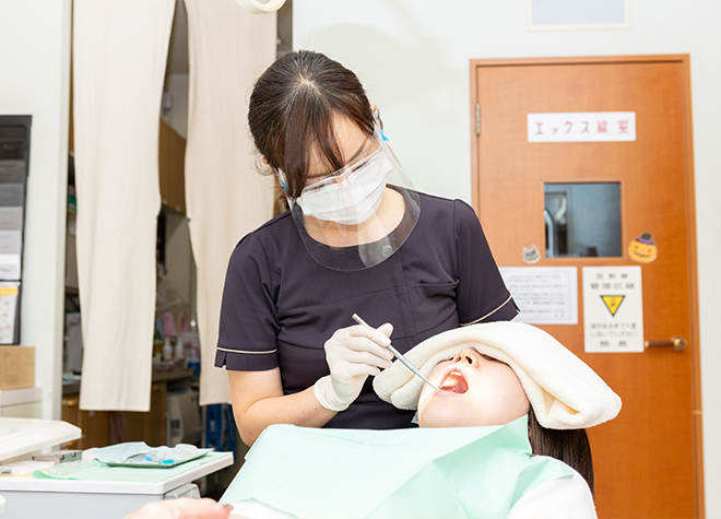 予防治療としての歯周病治療。痛みに配慮しながら処置を進めます