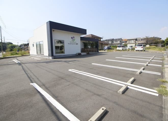 すみれファミリー歯科_駐車場