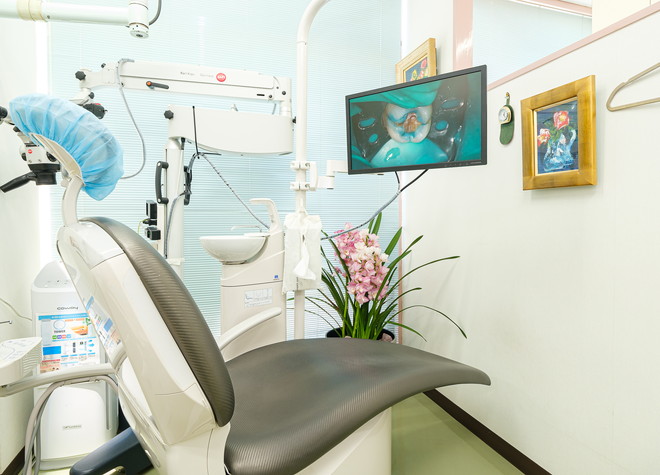 欠損をご自身の歯で補う歯牙移植手術に対応。親知らずの抜歯にもスムーズに施術します。
