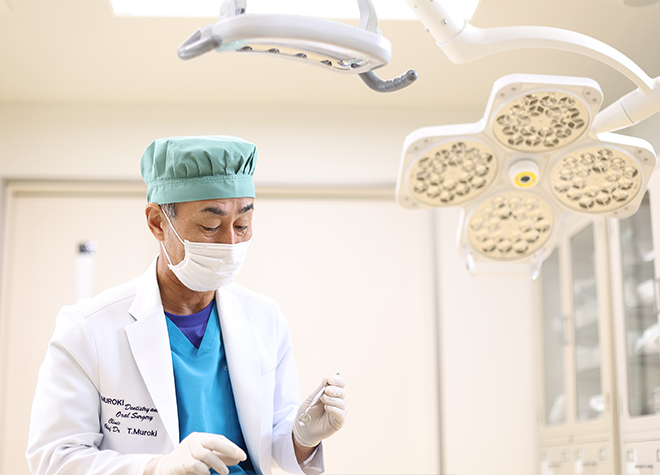 日本口腔外科学会認定の口腔外科専門医による手術や、顎関節症治療が受けられます