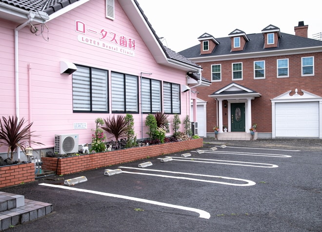 ロータス歯科（武雄市）_駐車場