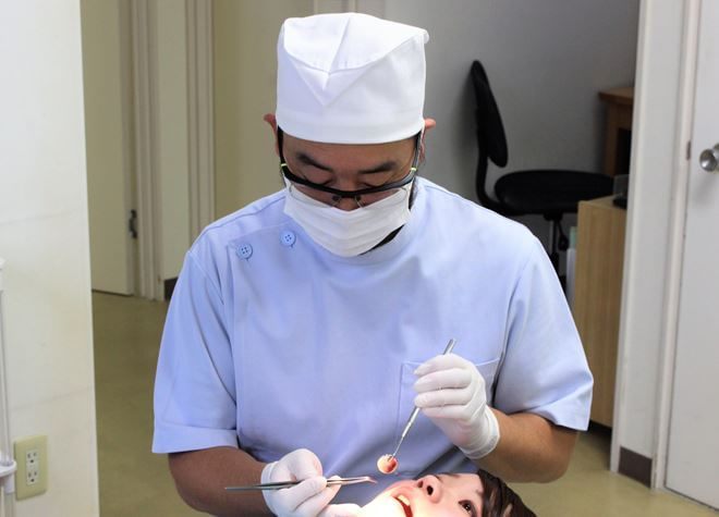 患者さまのご要望に臨機応変に対応できるように、院内での入れ歯作製も行っています