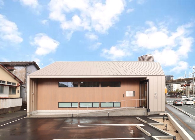 ヨシタケ歯科医院_駐車場