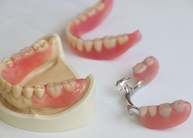 Q.入れ歯はなぜ必要であるとお考えですか？