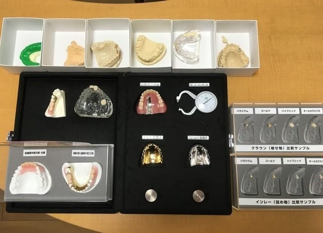 笑ったときなど、見た目の気にならない見た目に配慮した入れ歯をおすすめしています