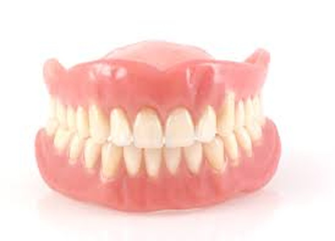 患者さまのそれぞれのお口に合った入れ歯作りに努めます