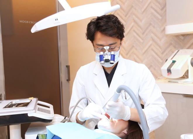 治療前に患者さま、歯科医師、歯科技工士の3者で話し合って納得のいく入れ歯を