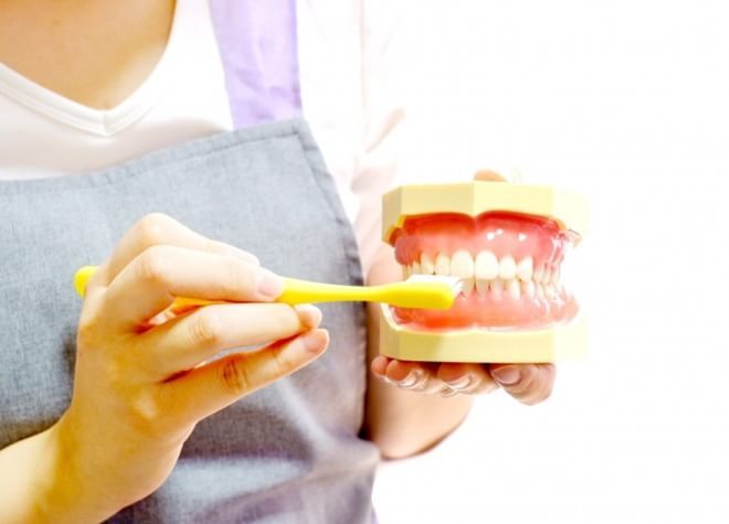 清掃やブラッシング指導などを行い、末永く健康な歯を手に入れるお手伝いをします
