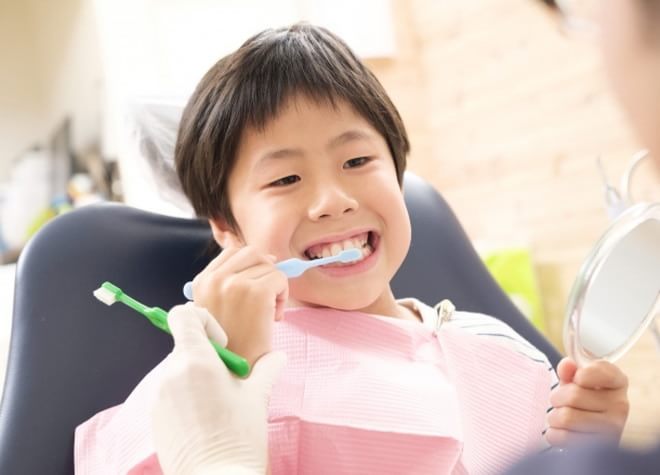 乳歯の治療は永久歯のことを最優先に考えながら行います
