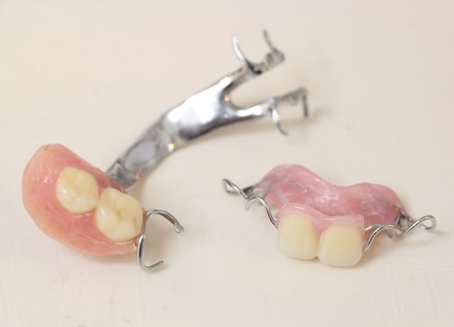 患者さま一人ひとりの入れ歯のお悩みを解消するため、まずは今使っているものの改良から