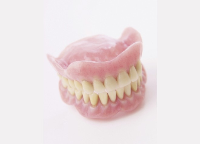 残っている歯への負担を抑えた「3次元構成義歯」を提供しています