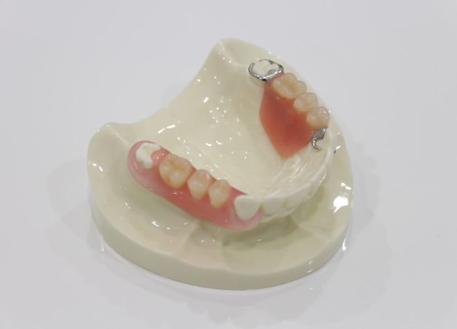 歯科技工士とのラボコミュニケーションを密に取り、違和感の少ない入れ歯をご提供させていただきます