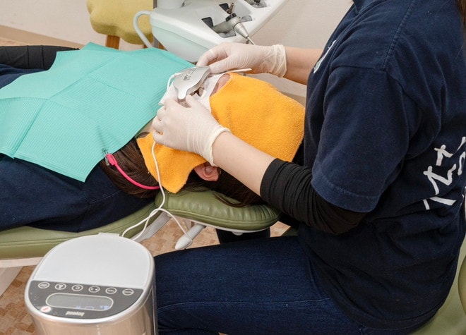 ホワイトニングは10分間の施術を３回に分けて施術。くつろいだ気分を味わいながら「健康的な笑顔」を手に入れませんか？