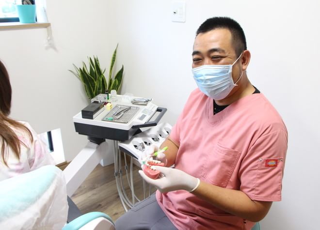 検診は3カ月ごとが目安です。ホームケアと定期的なメンテナンスで歯周病ゼロを目指す