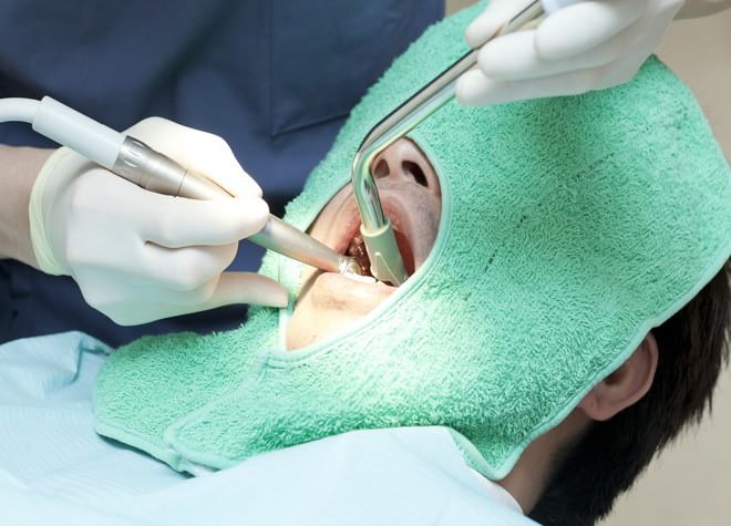 インプラントを担当とする歯科医師が丁寧な治療を心がけています。