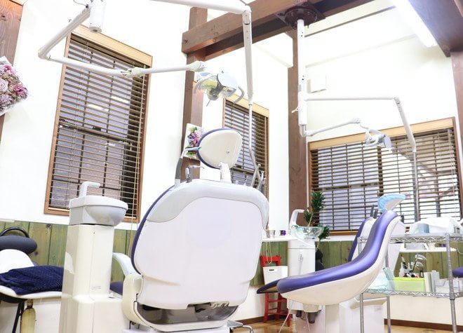 つめ物・かぶせ物の素材は、それぞれの特徴を説明したうえで患者さまに選んでいただきます