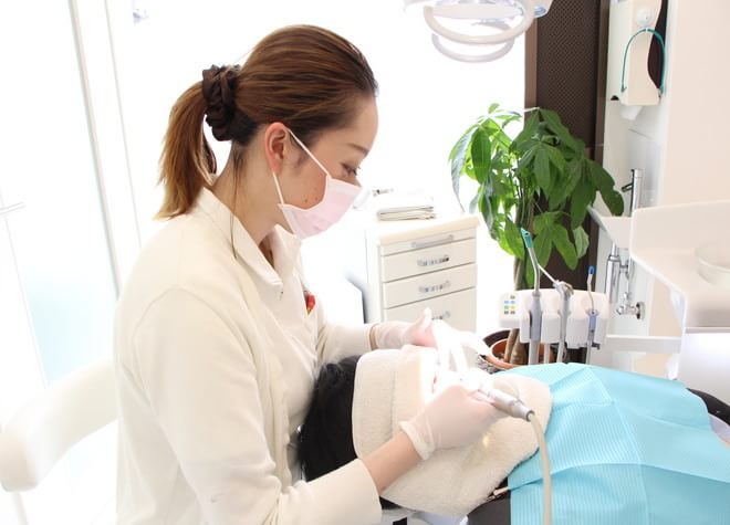 担当の歯科衛生士と一緒に治療を行うことで、より頼りがいのある治療
