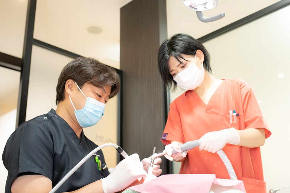 定期メンテナンスを呼びかけ、口内の健康維持とトラブルの早期発見に注力しています
